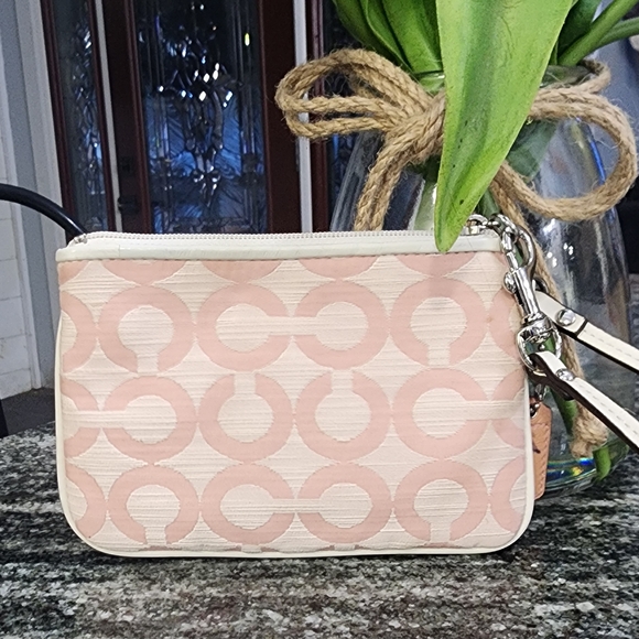 Coach Madison Op Art Shantung Maggie Pink Wristlet- 6×4 - Picture 3 of 4